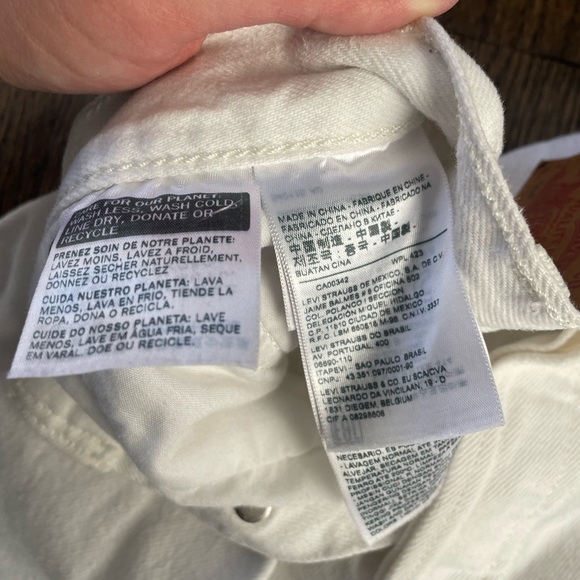 Size 25 Distressed White Levi’s - Picture 7 of 10